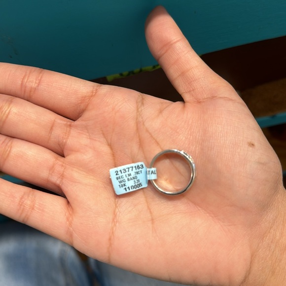 RING - Picture 3 of 4